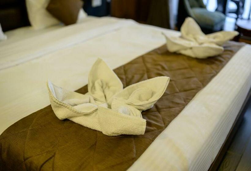 اتاق لوکس, Istana Resort & Spa