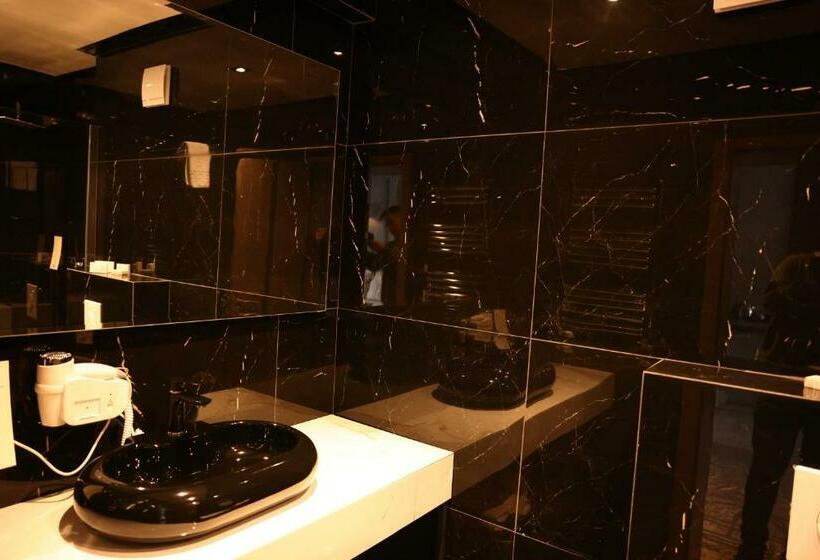 اتاق لوکس با وان آب گرم, Palace Hotel & Spa