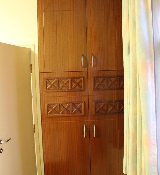 اتاق استاندارد یک نفره, Mary S House