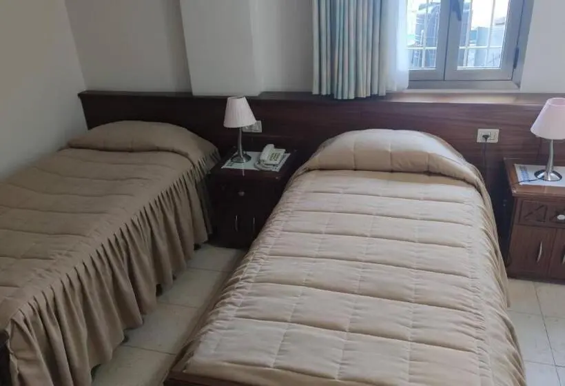 اتاق اکونومی, Mary S House