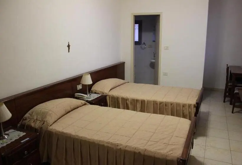 اتاق اکونومی, Mary S House