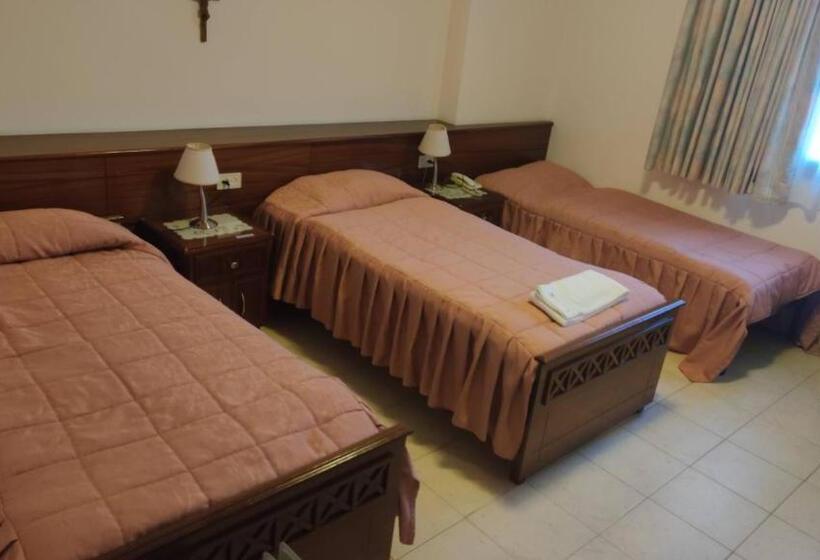 اتاق ساده سه نفره, Mary S House