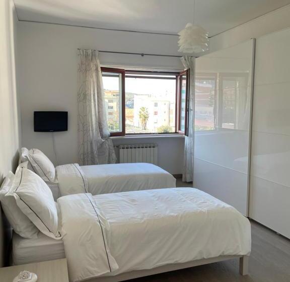 スタンダードルーム, The Place Piazza Lauro