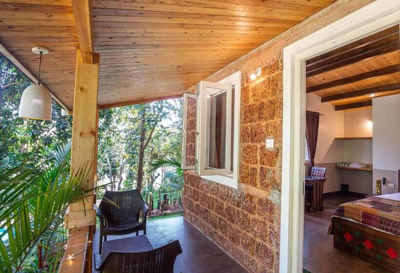 בקתה, Nirvana Hill Resort