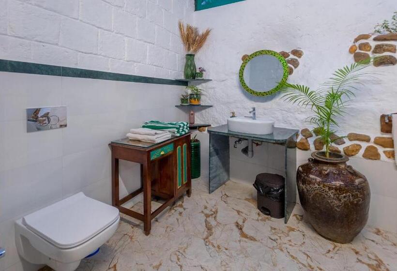 בקתת חדר, Nirvana Hill Resort