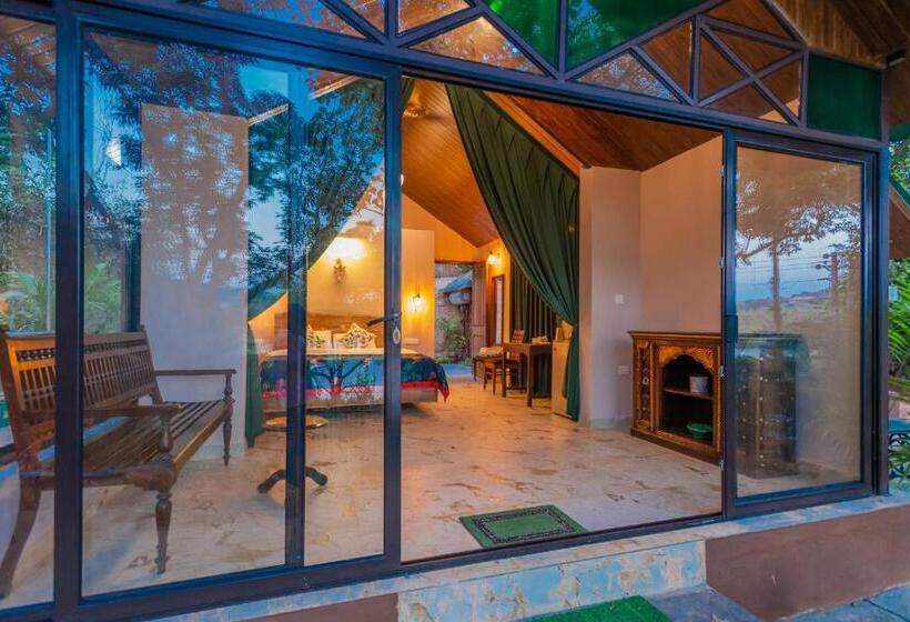 בקתת חדר, Nirvana Hill Resort