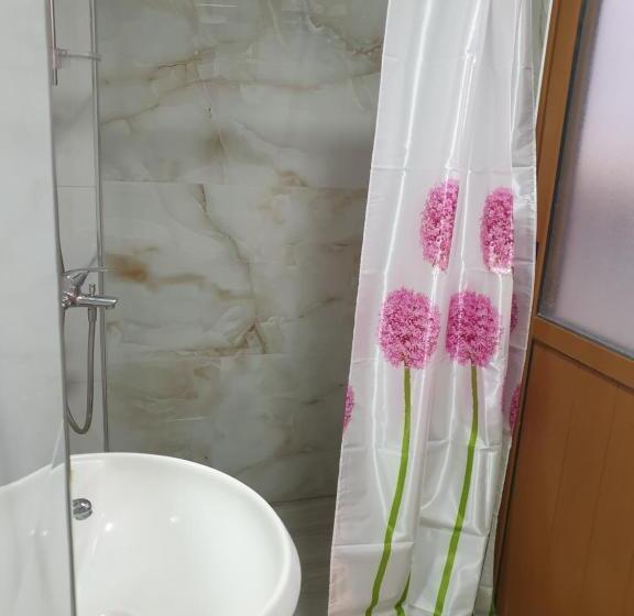 آپارتمان 1 خوابه همکف, Jordhani S House