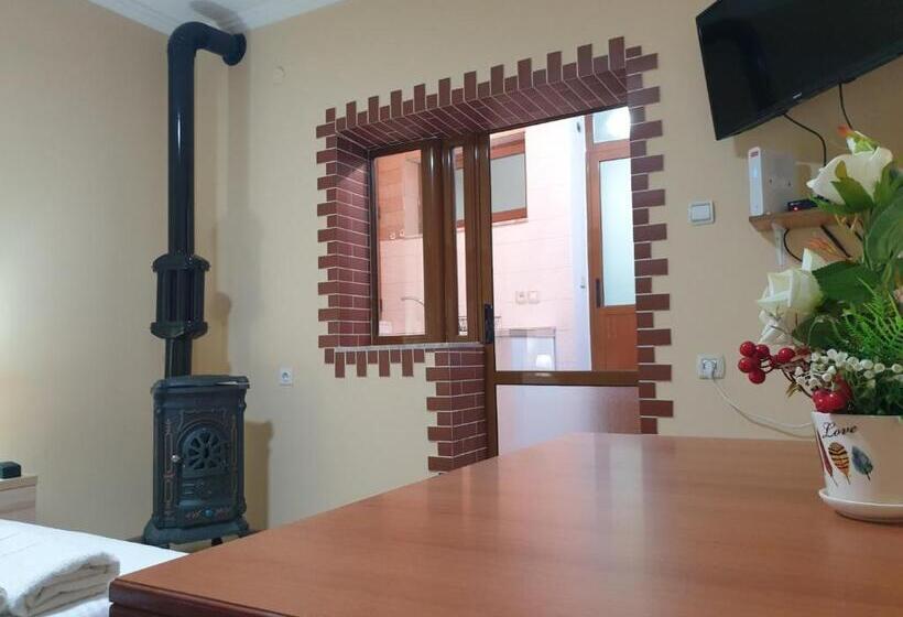 آپارتمان 1 خوابه همکف, Jordhani S House