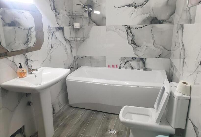 آپارتمان 1 خوابه با بالکن, Jordhani S House