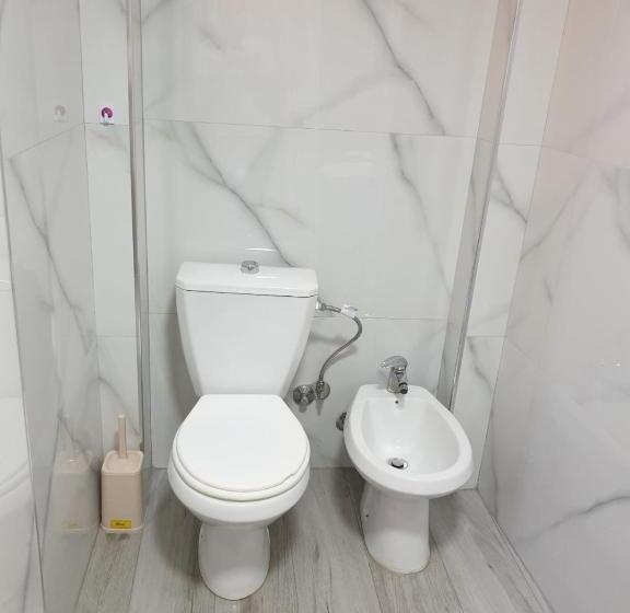 آپارتمان 1 خوابه همکف, Jordhani S House