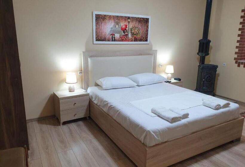 آپارتمان 1 خوابه همکف, Jordhani S House