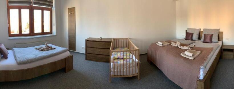 جناح عائلي, Kamrovec