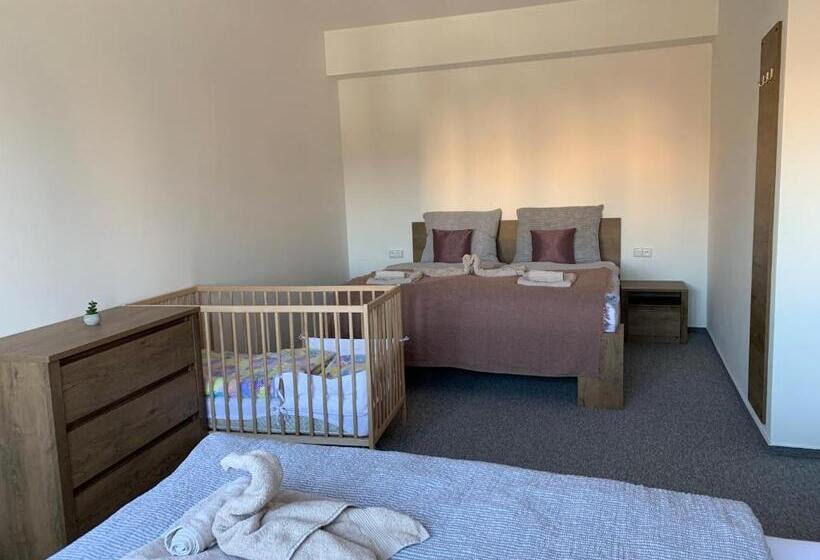 جناح عائلي, Kamrovec