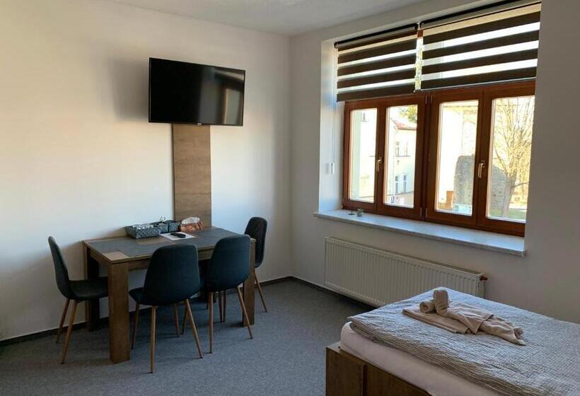 جناح عائلي, Kamrovec