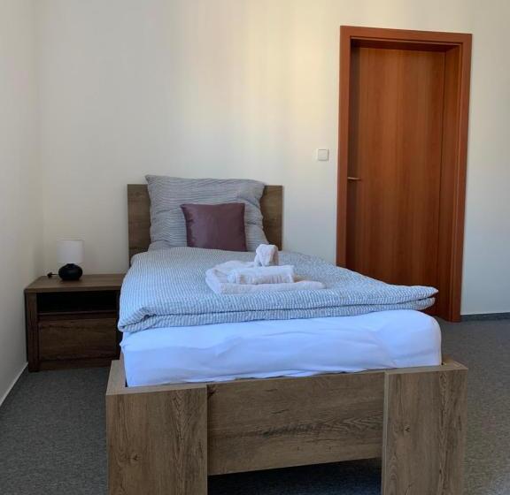 جناح عائلي, Kamrovec