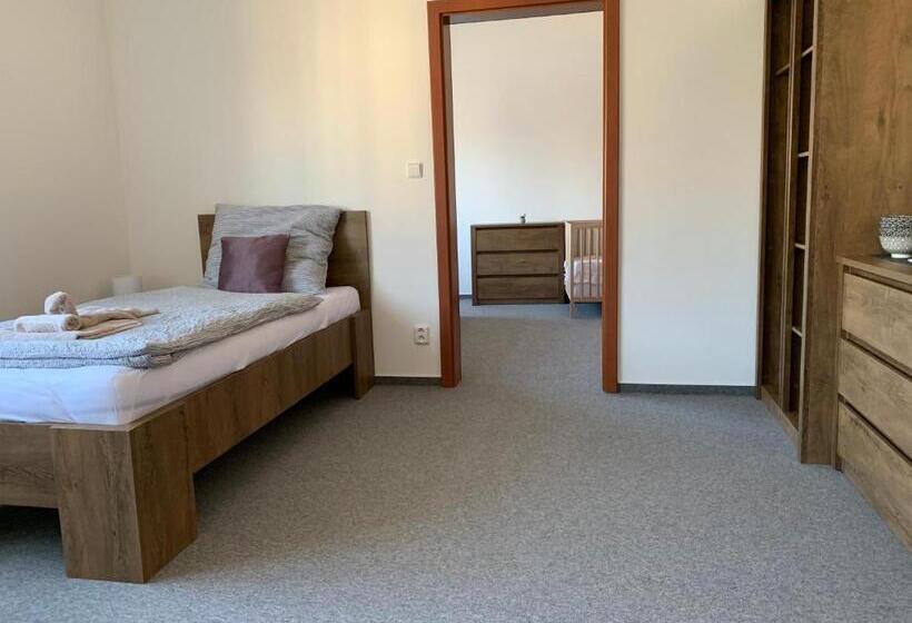 جناح عائلي, Kamrovec