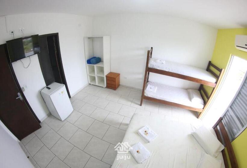 غرفة قياسية رباعية مزودة بشُرفة, Pousada Ju&ju à 400 Mts Da Praia