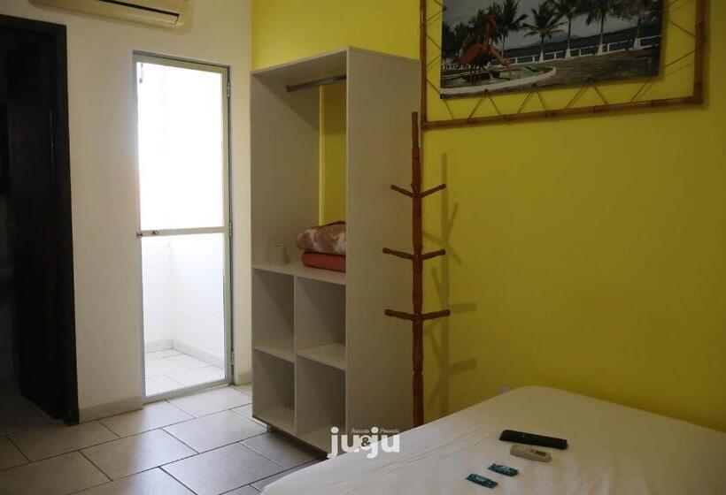 غرفة قياسية رباعية مزودة بشُرفة, Pousada Ju&ju à 400 Mts Da Praia