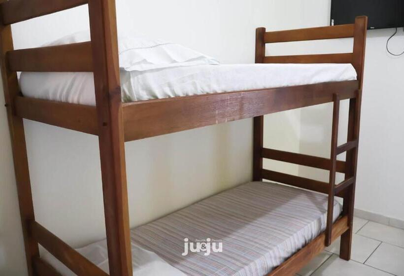 غرفة قياسية رباعية مزودة بشُرفة, Pousada Ju&ju à 400 Mts Da Praia