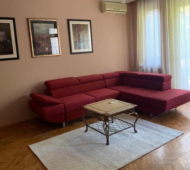 سوئیت با وان آب گرم, Relax And Pool Apartments Novi Sad