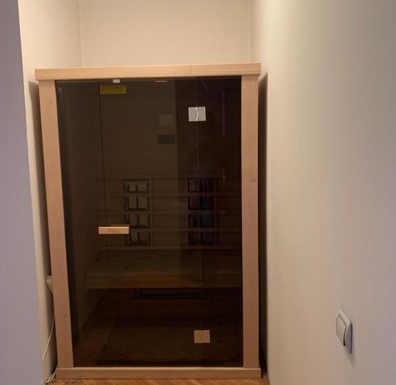 اتاق لوکس, Relax And Pool Apartments Novi Sad