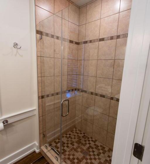 جناح إدارى, Thomas Rose Inn