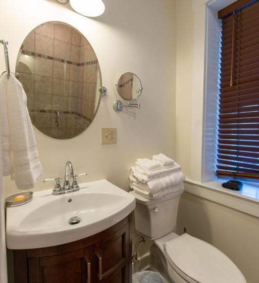 جناح إدارى, Thomas Rose Inn