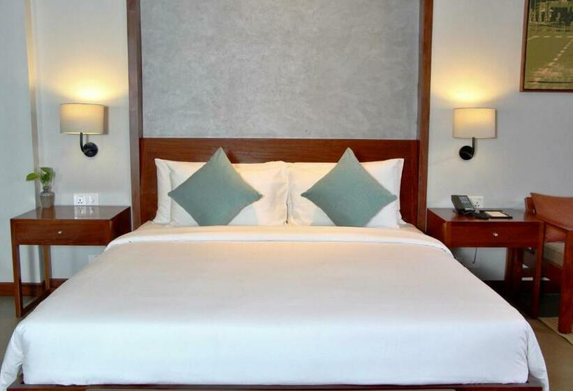 발코니가 있는 스위트, Indra