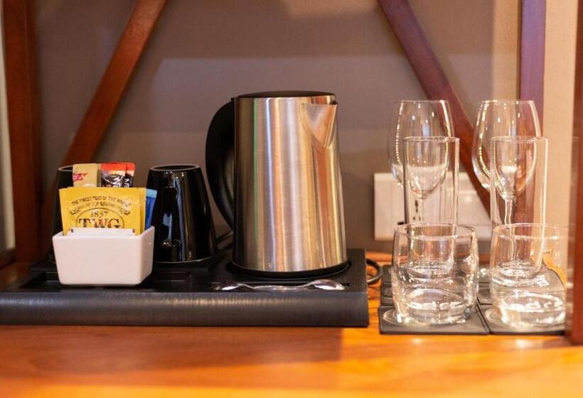 스탠다드 룸 킹사이즈 침대, Indra