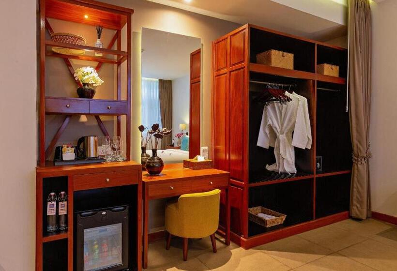 주니어 스위트 발코니, Indra