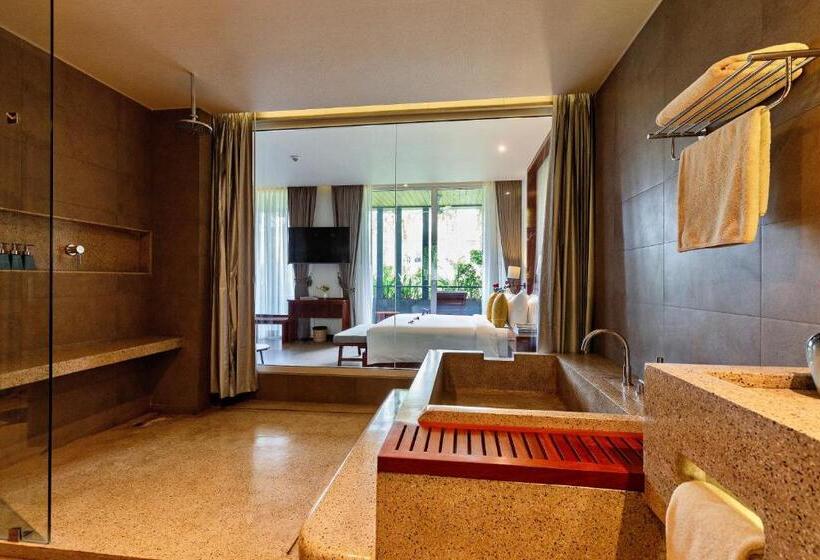 발코니가 있는 스위트, Indra