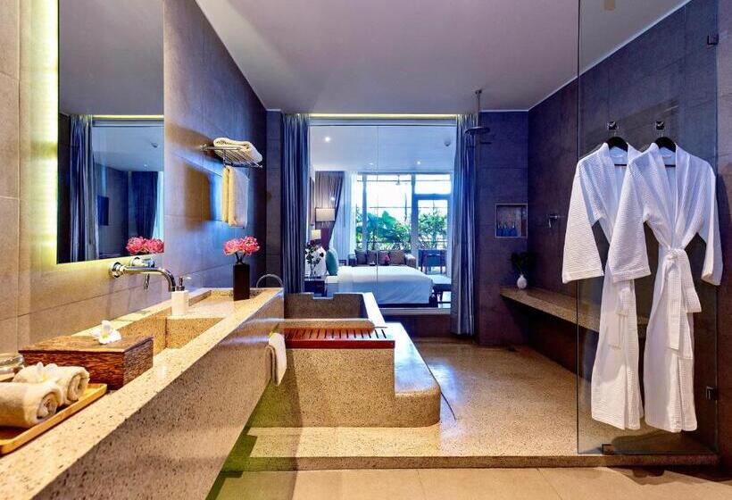 발코니가 있는 스위트, Indra