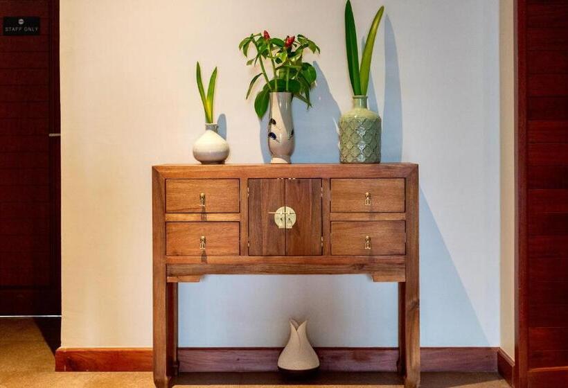 발코니가 있는 스위트, Indra