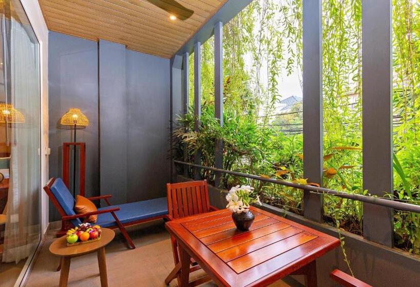 발코니가 있는 스위트, Indra