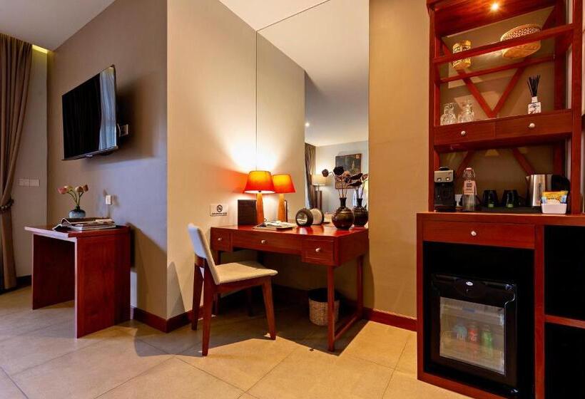 발코니가 있는 스위트, Indra