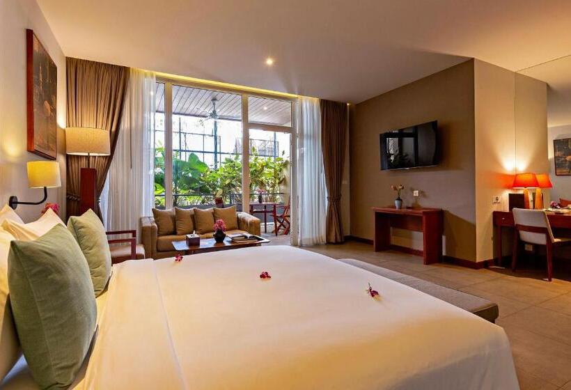 발코니가 있는 스위트, Indra