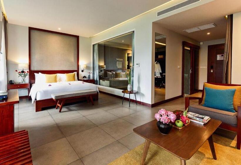 발코니가 있는 스위트, Indra