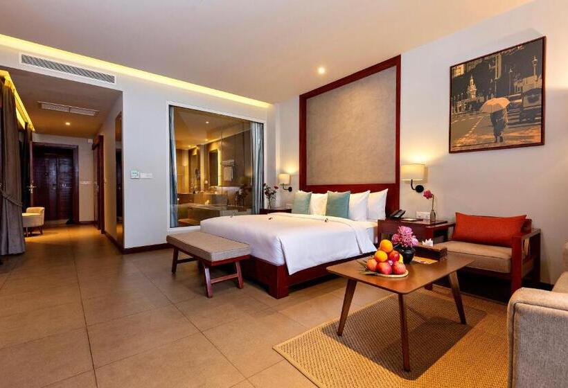 발코니가 있는 스위트, Indra