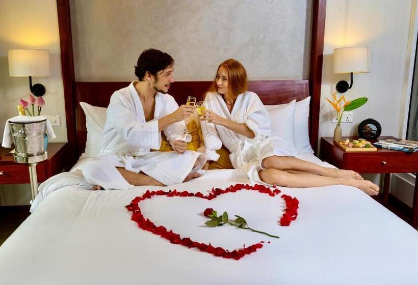 발코니가 있는 스위트, Indra