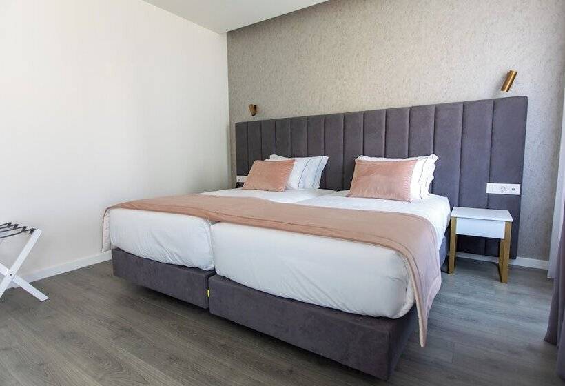 اتاق لوکس, Mondego