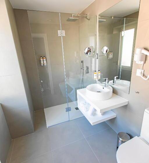 اتاق لوکس با بالکن, Mondego