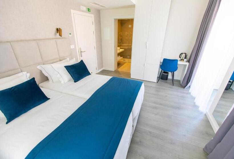 اتاق لوکس با بالکن, Mondego