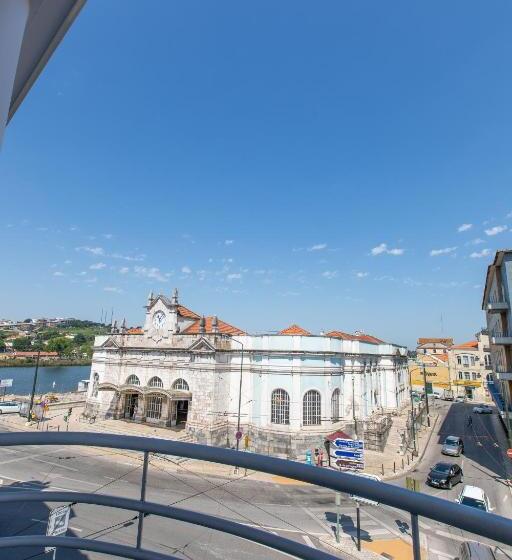 اتاق لوکس با بالکن, Mondego