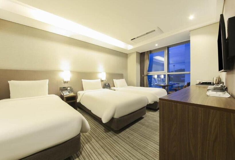 Camera Tripla Standard, Northharbor