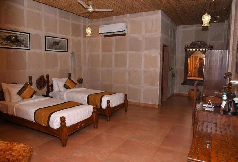 Номер Deluxe, Puratan Qila