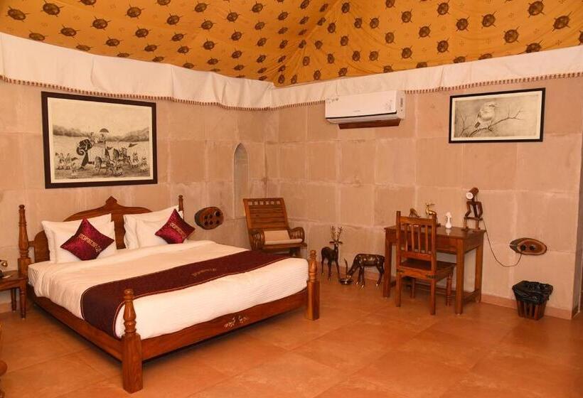 Хижина, Puratan Qila