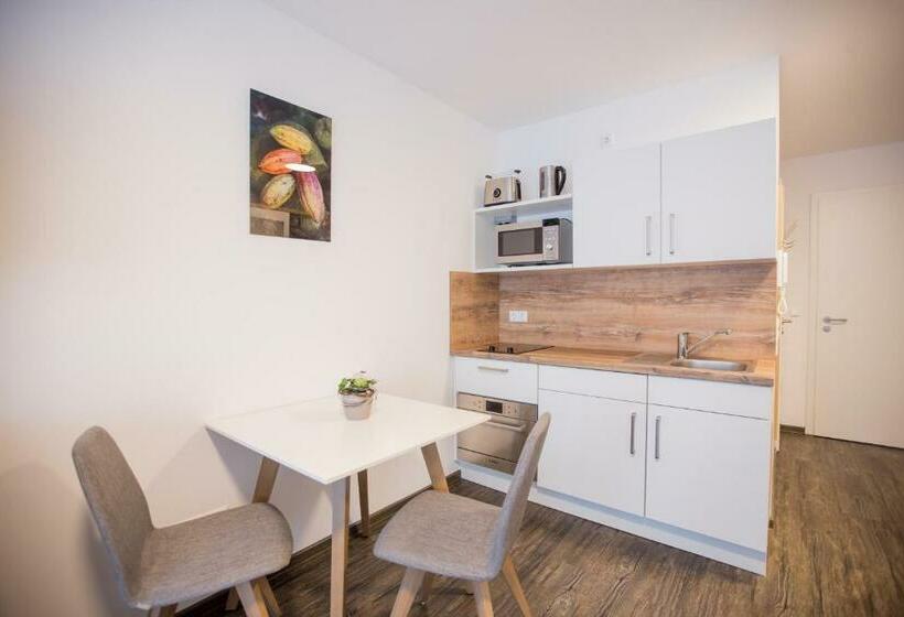 Номер Стандарт Индивидуальный с Балконом, Schoko Apartments