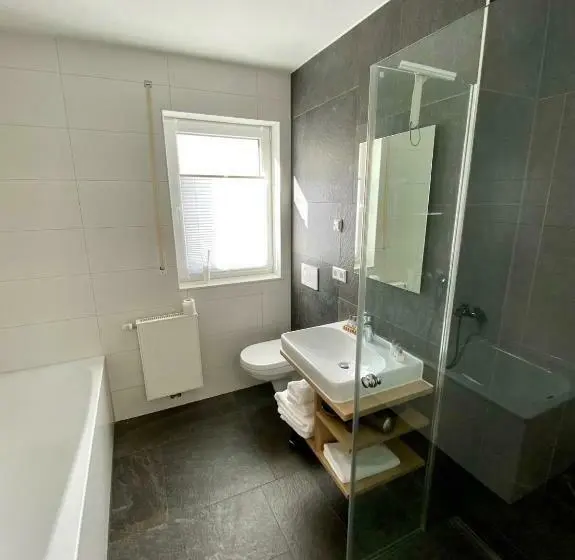 バルコニー付スイート, Schoko Apartments
