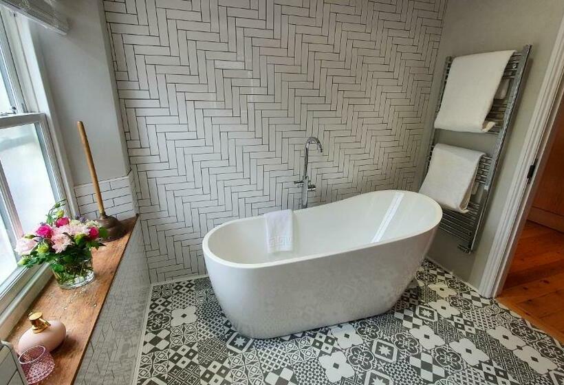 Номер Deluxe, The Adam And Eve