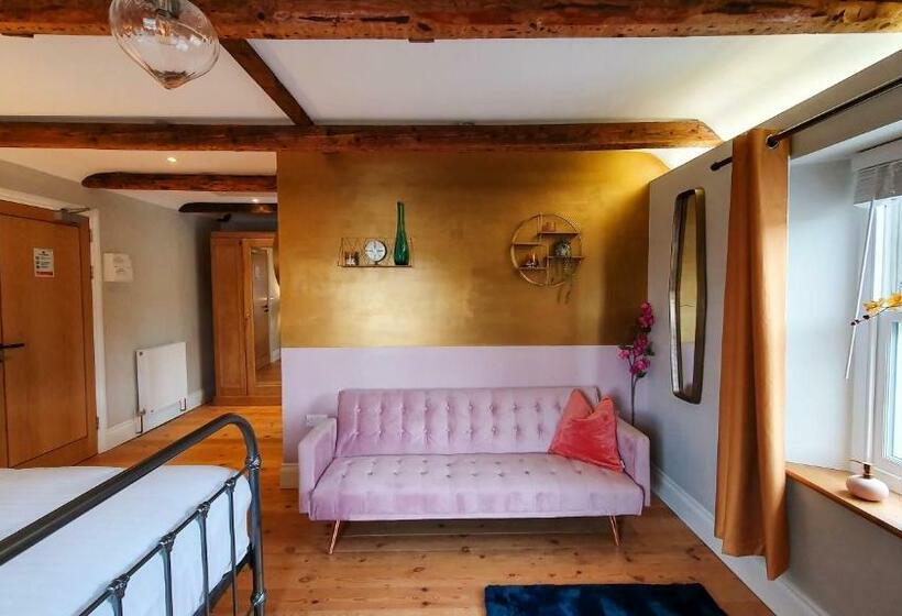 Номер Deluxe, The Adam And Eve